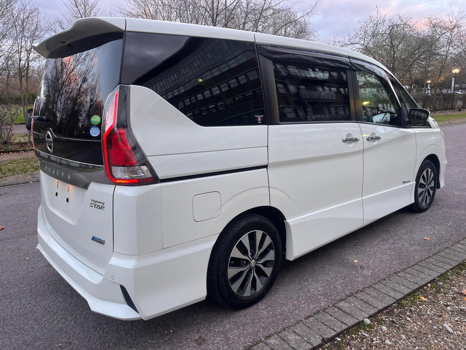 Used Nissan Serena for sale - 77049875: Photo 29