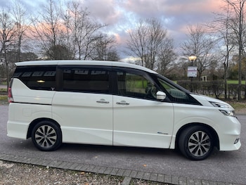 Used Nissan Serena 2017 for sale - 77049875: Photo