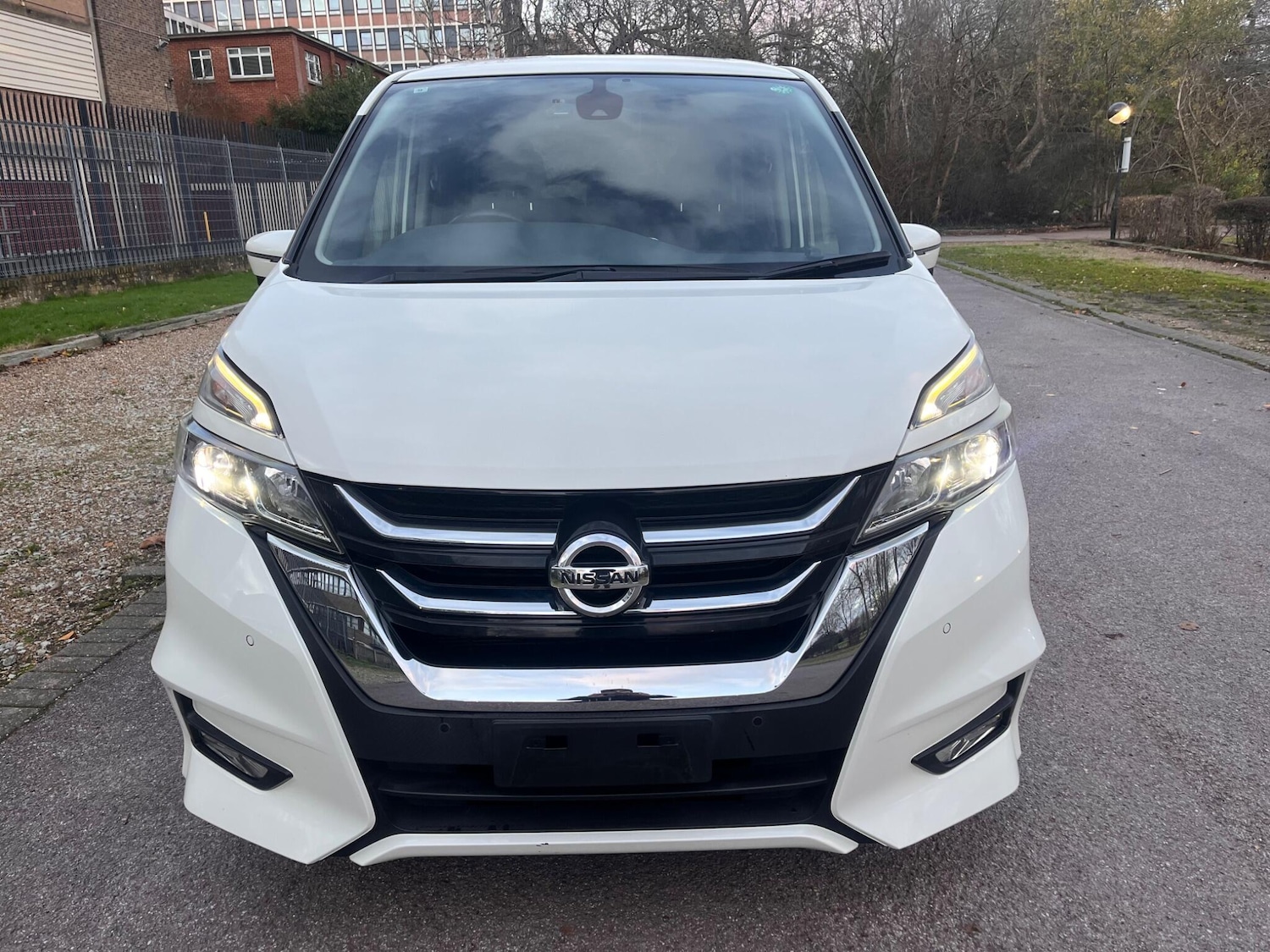 Used Nissan Serena for sale - 77049875: Photo 3