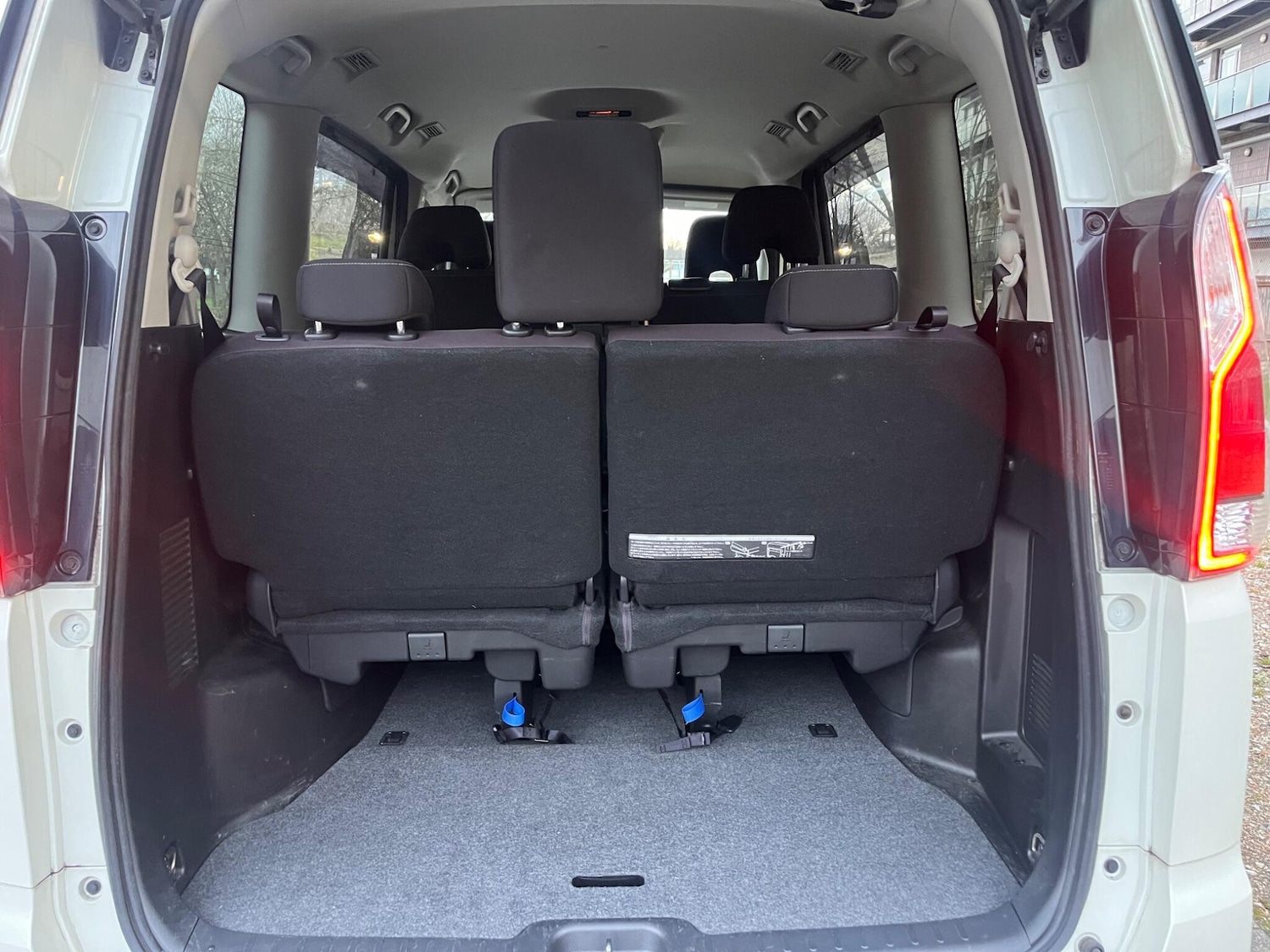 Used Nissan Serena for sale - 77049875: Photo 33