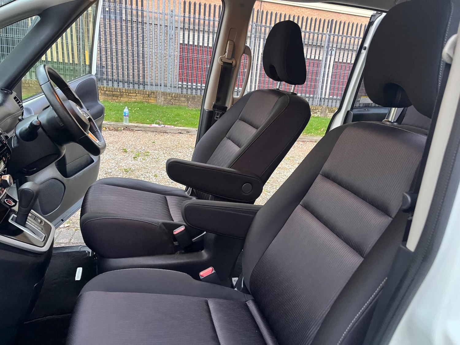 Used Nissan Serena for sale - 77049875: Photo 35