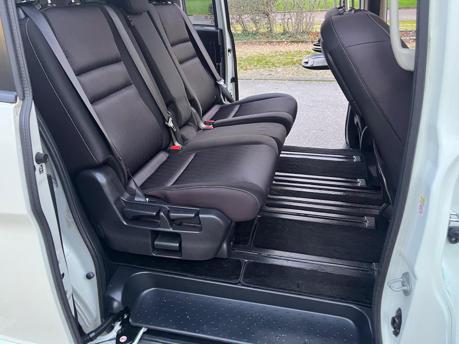 Used Nissan Serena for sale - 77049875: Photo 37