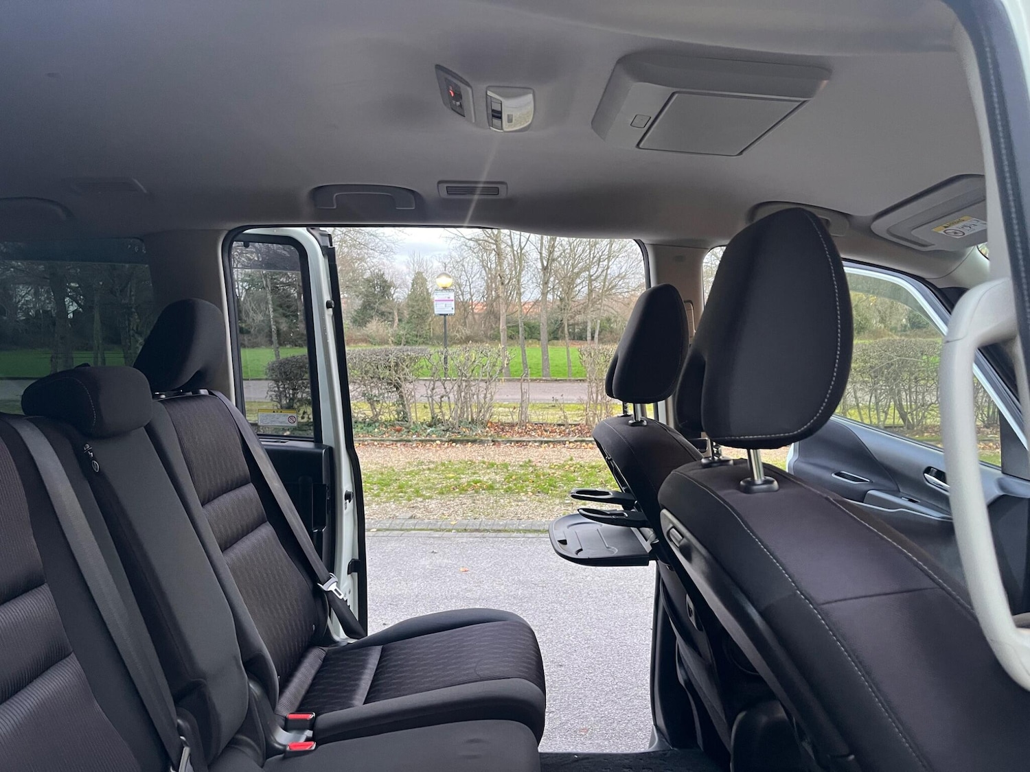 Used Nissan Serena for sale - 77049875: Photo 38