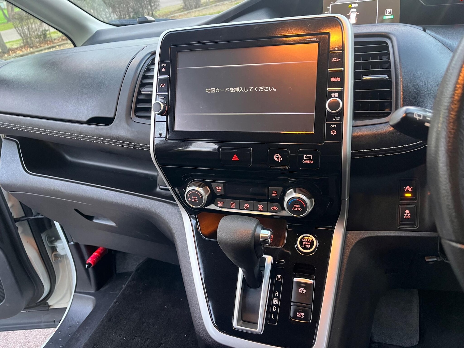 Used Nissan Serena for sale - 77049875: Photo 44