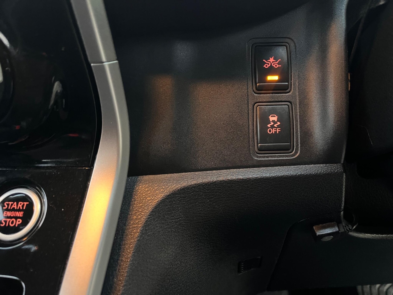 Used Nissan Serena for sale - 77049875: Photo 45