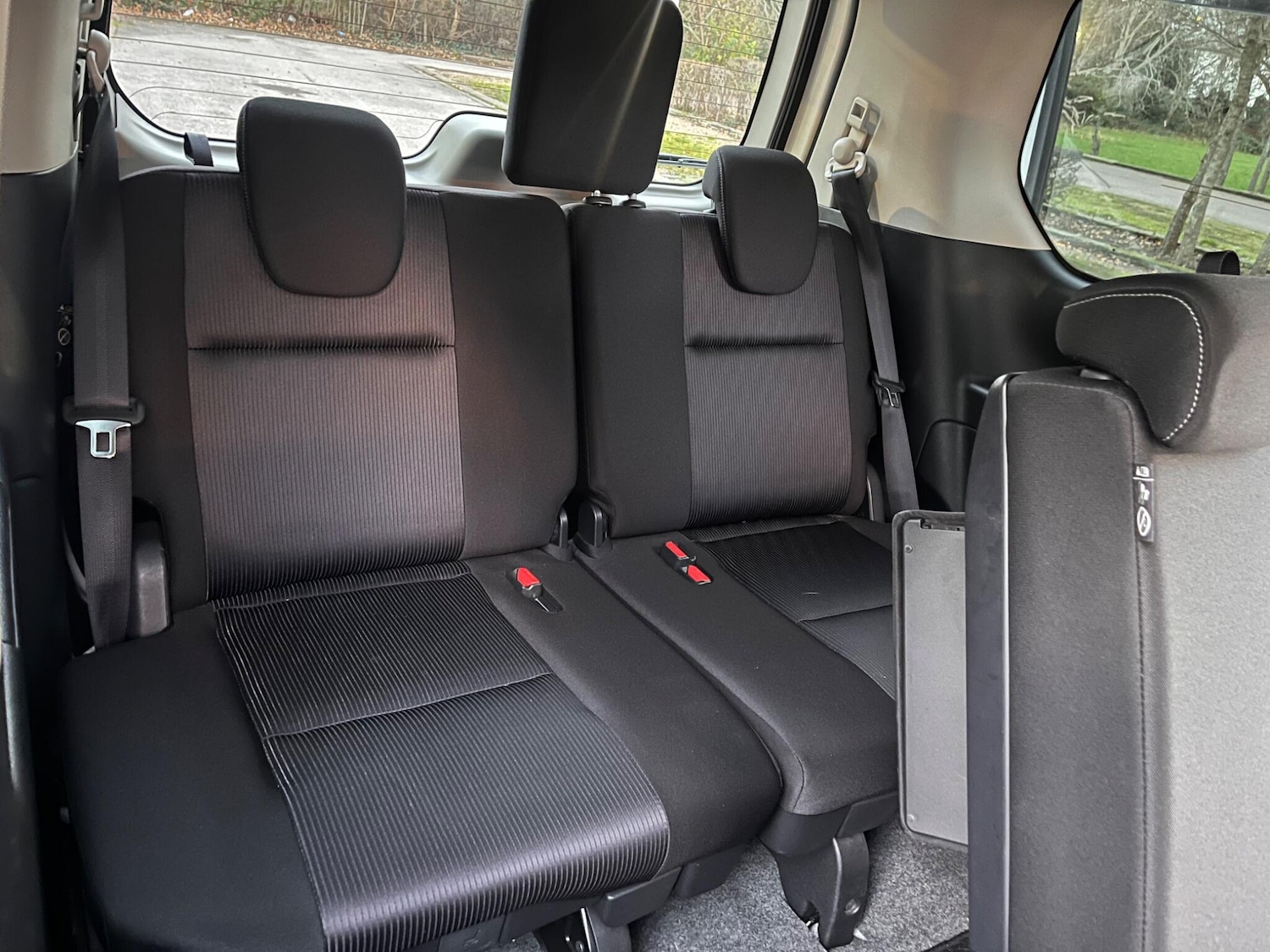 Used Nissan Serena for sale - 77049875: Photo 46