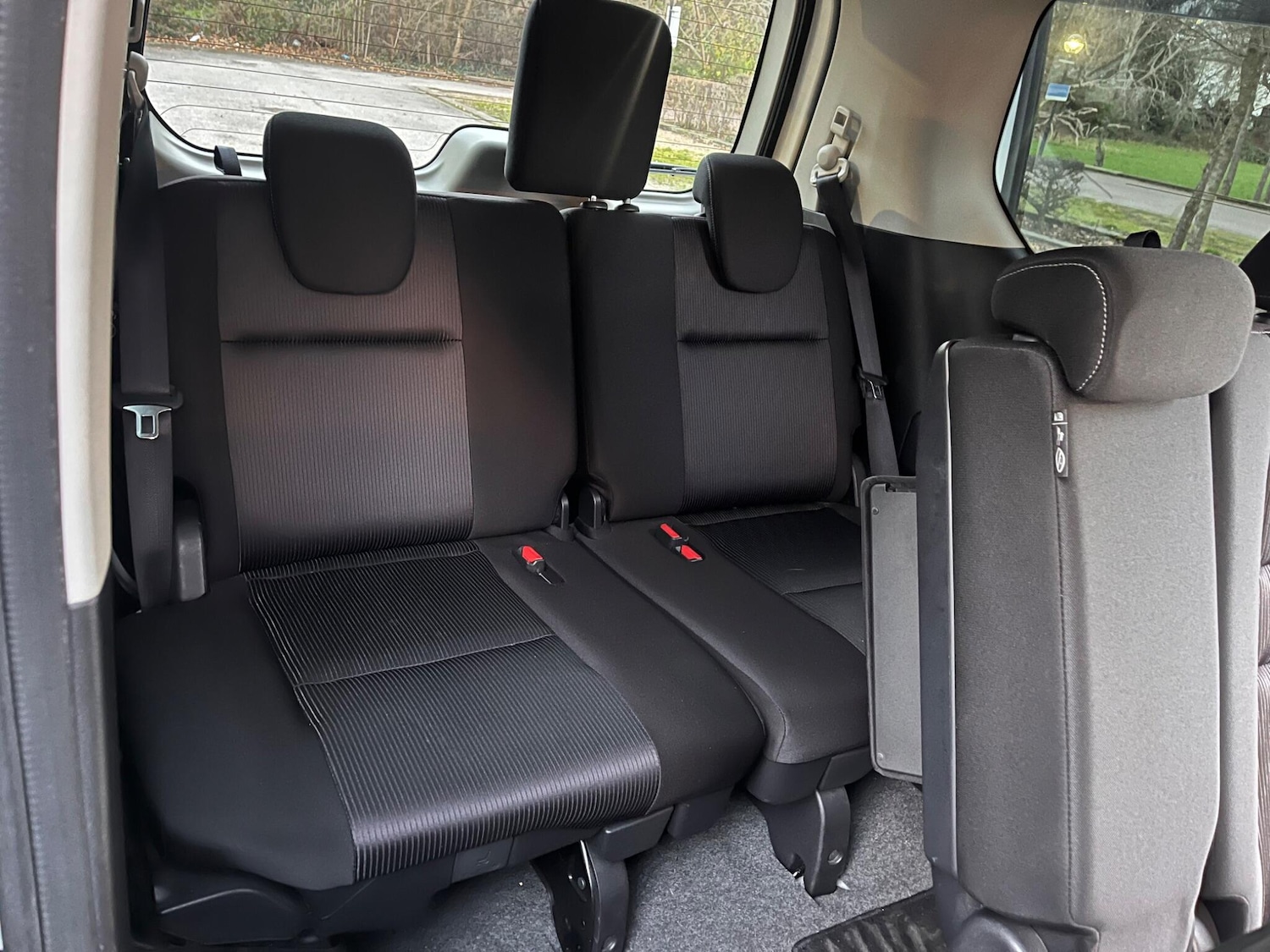 Used Nissan Serena for sale - 77049875: Photo 47