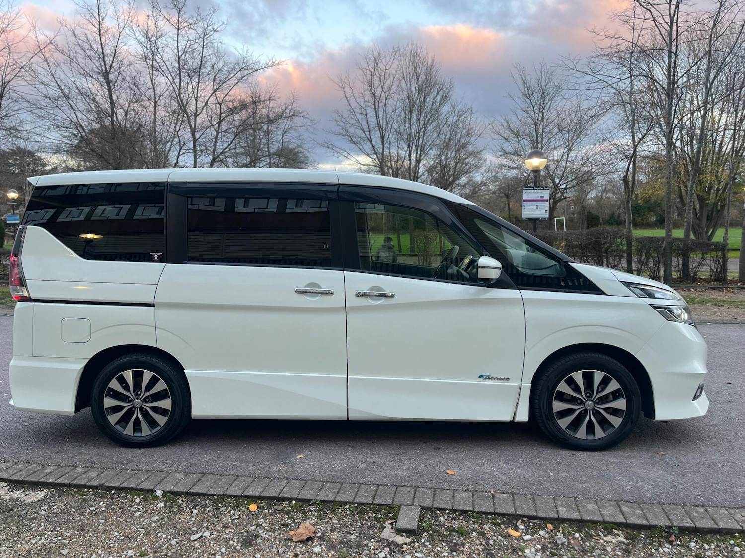 Used Nissan Serena for sale - 77049875: Photo 5