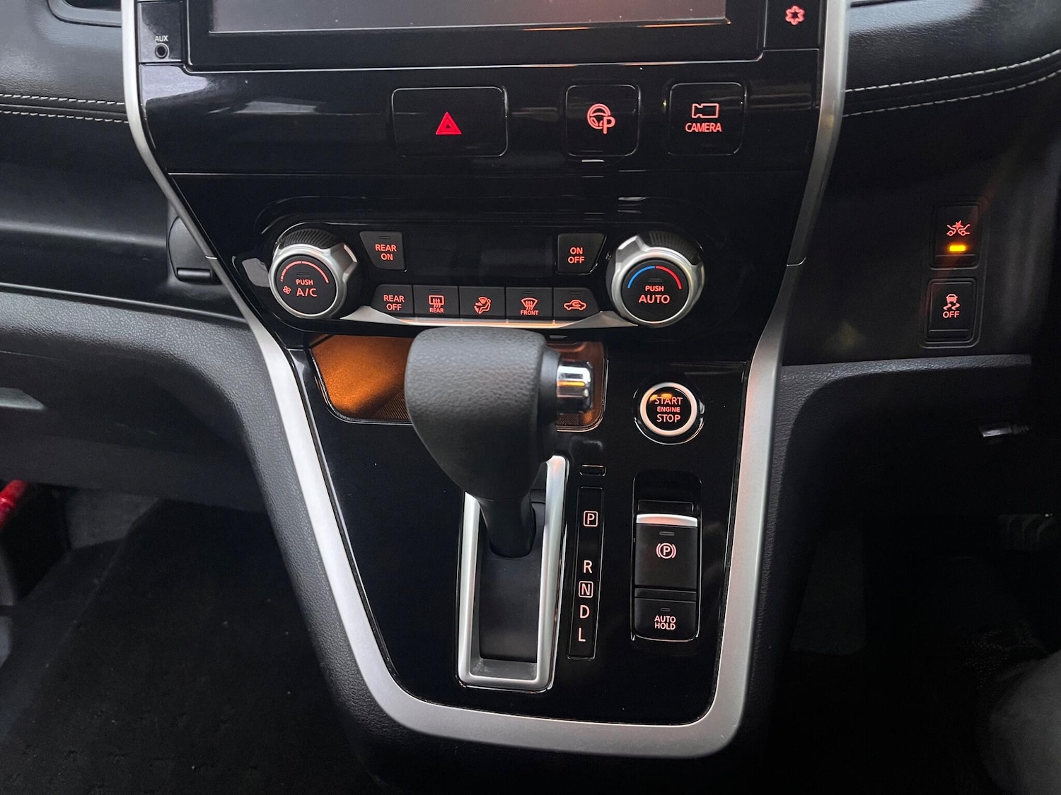 Used Nissan Serena for sale - 77049875: Photo 51