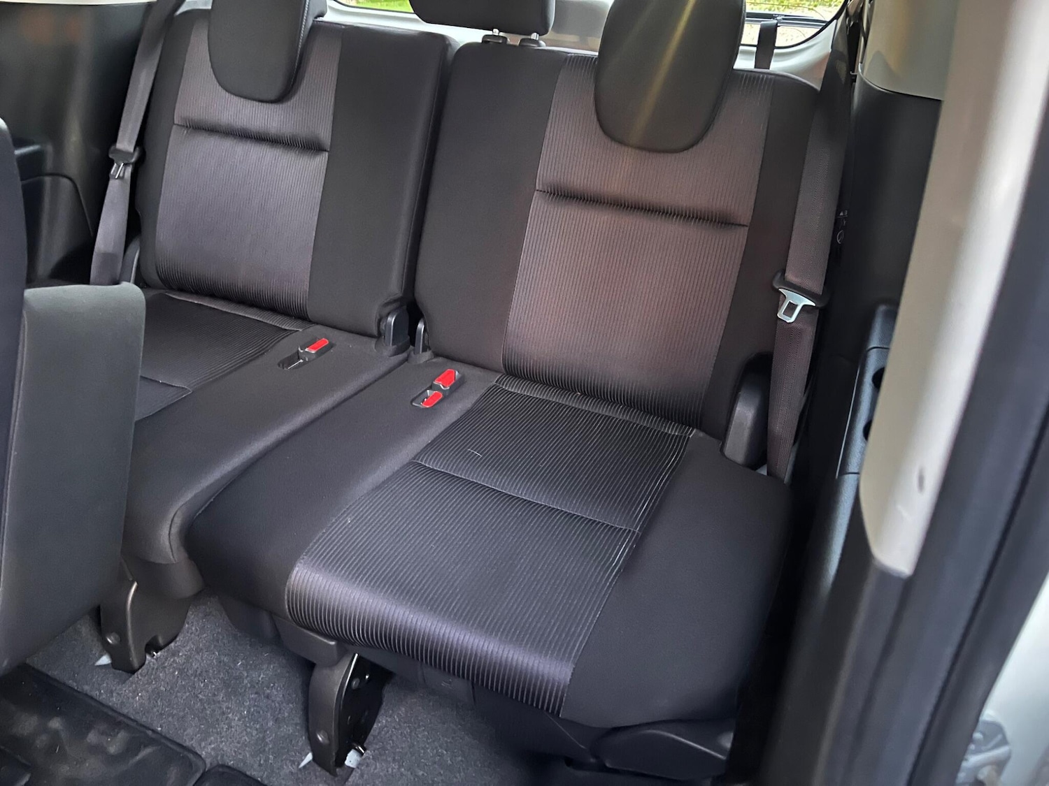 Used Nissan Serena for sale - 77049875: Photo 7