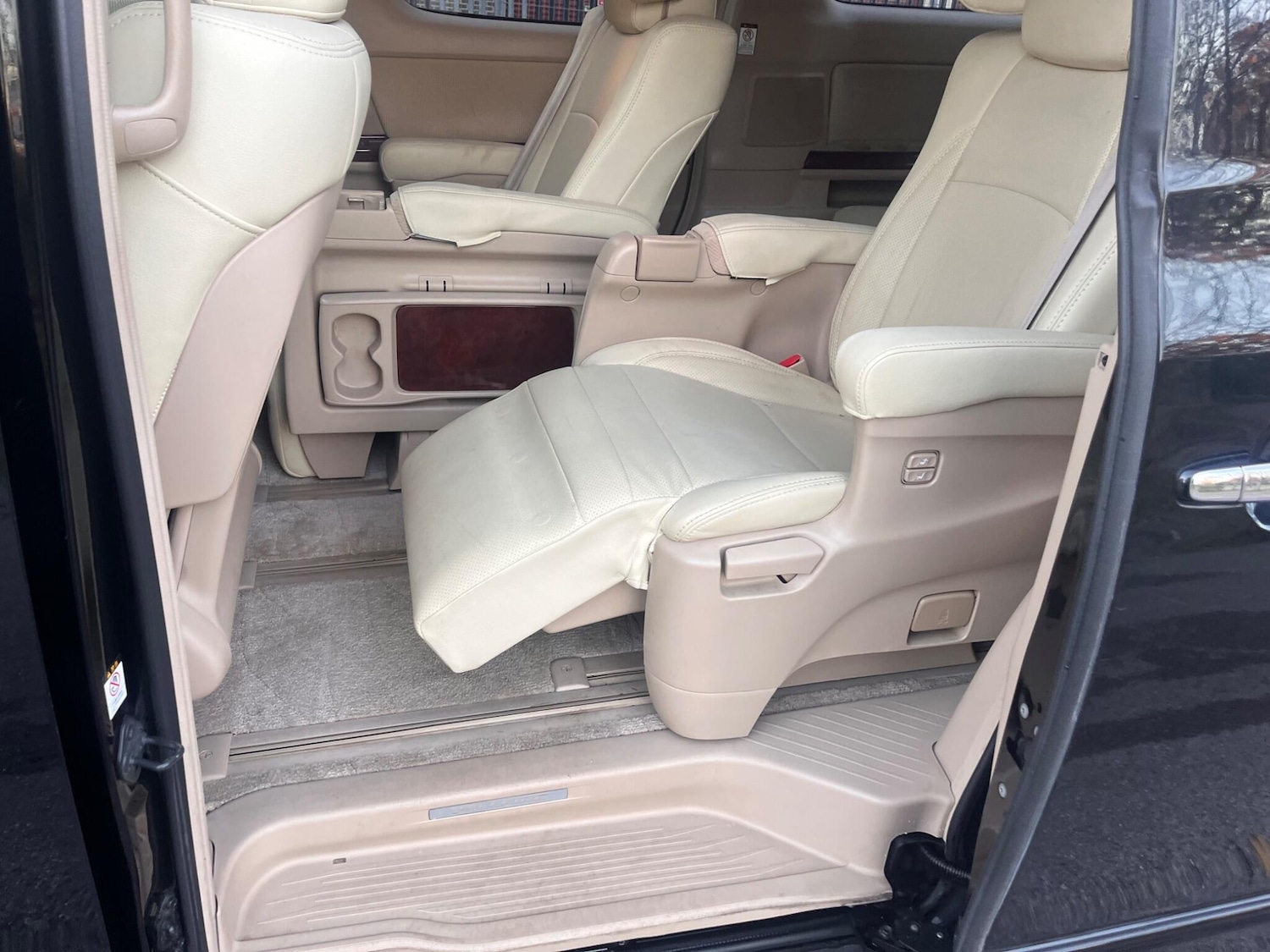 Used Toyota Vellfire for sale - 76522369: Photo 10