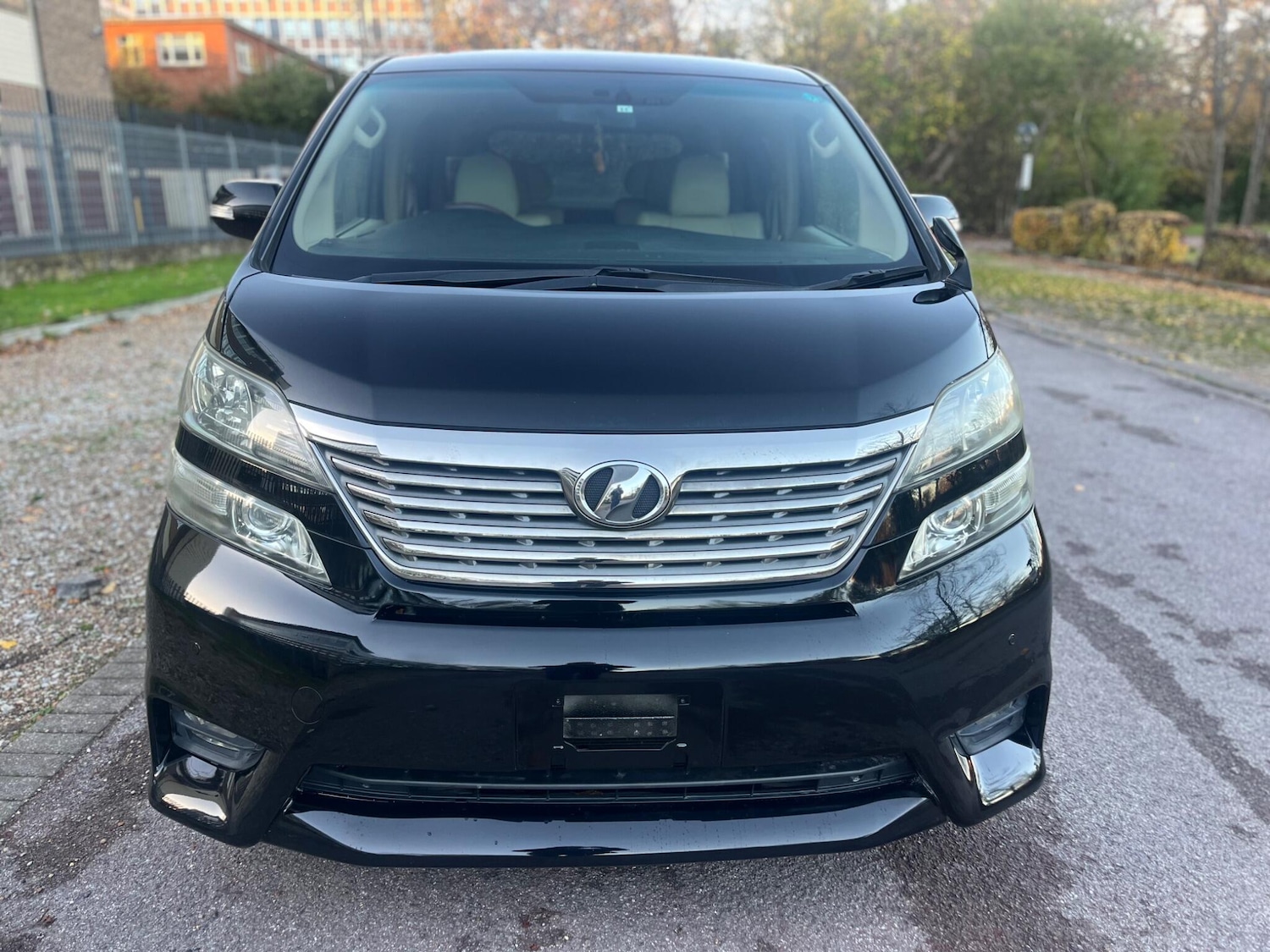 Used Toyota Vellfire for sale - 76522369: Photo 2