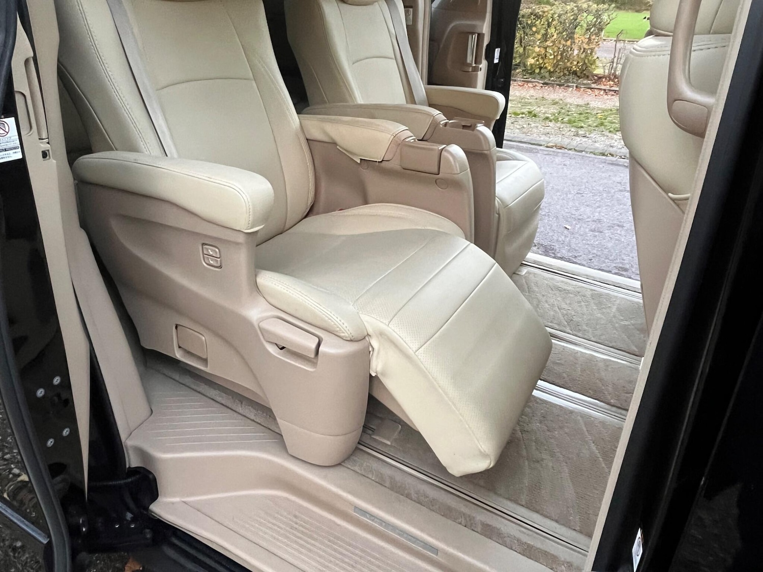 Used Toyota Vellfire for sale - 76522369: Photo 27