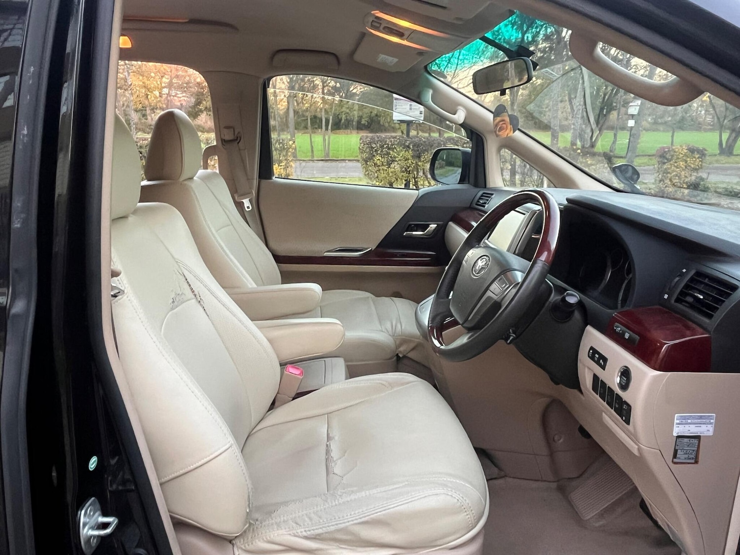 Used Toyota Vellfire for sale - 76522369: Photo 28