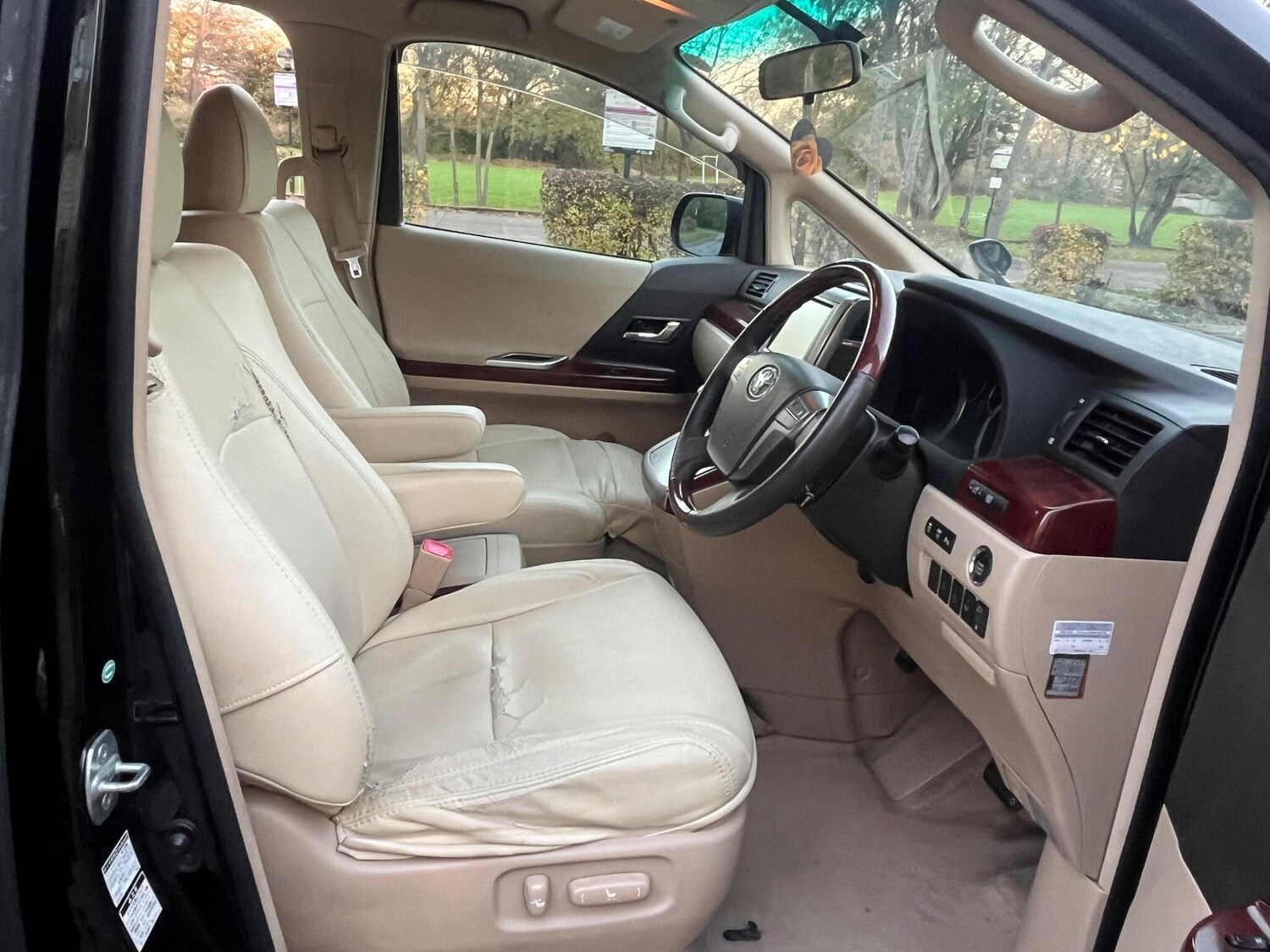 Used Toyota Vellfire for sale - 76522369: Photo 29