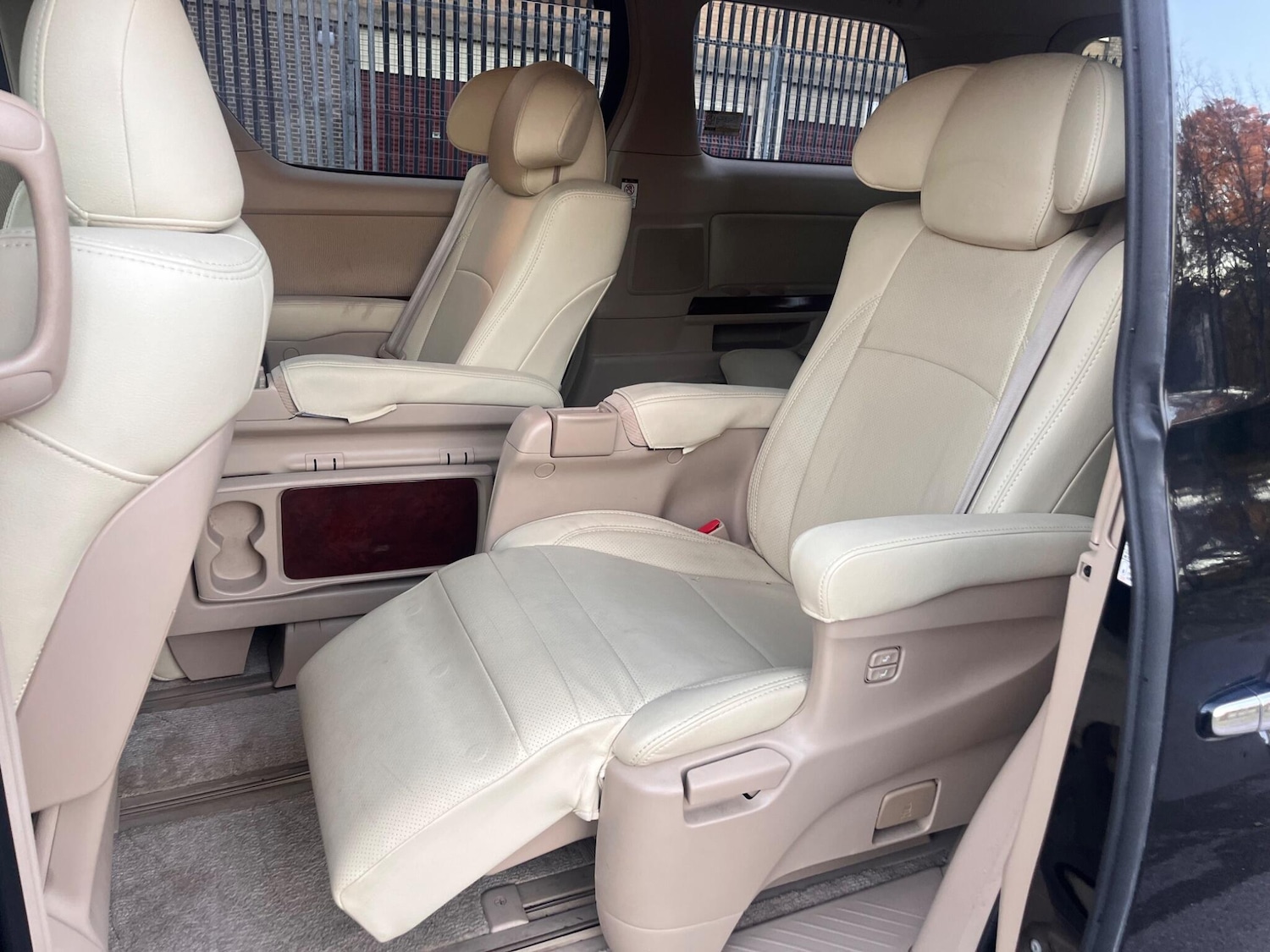 Used Toyota Vellfire for sale - 76522369: Photo 30