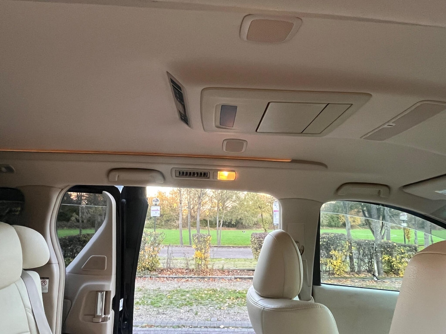 Used Toyota Vellfire for sale - 76522369: Photo 36