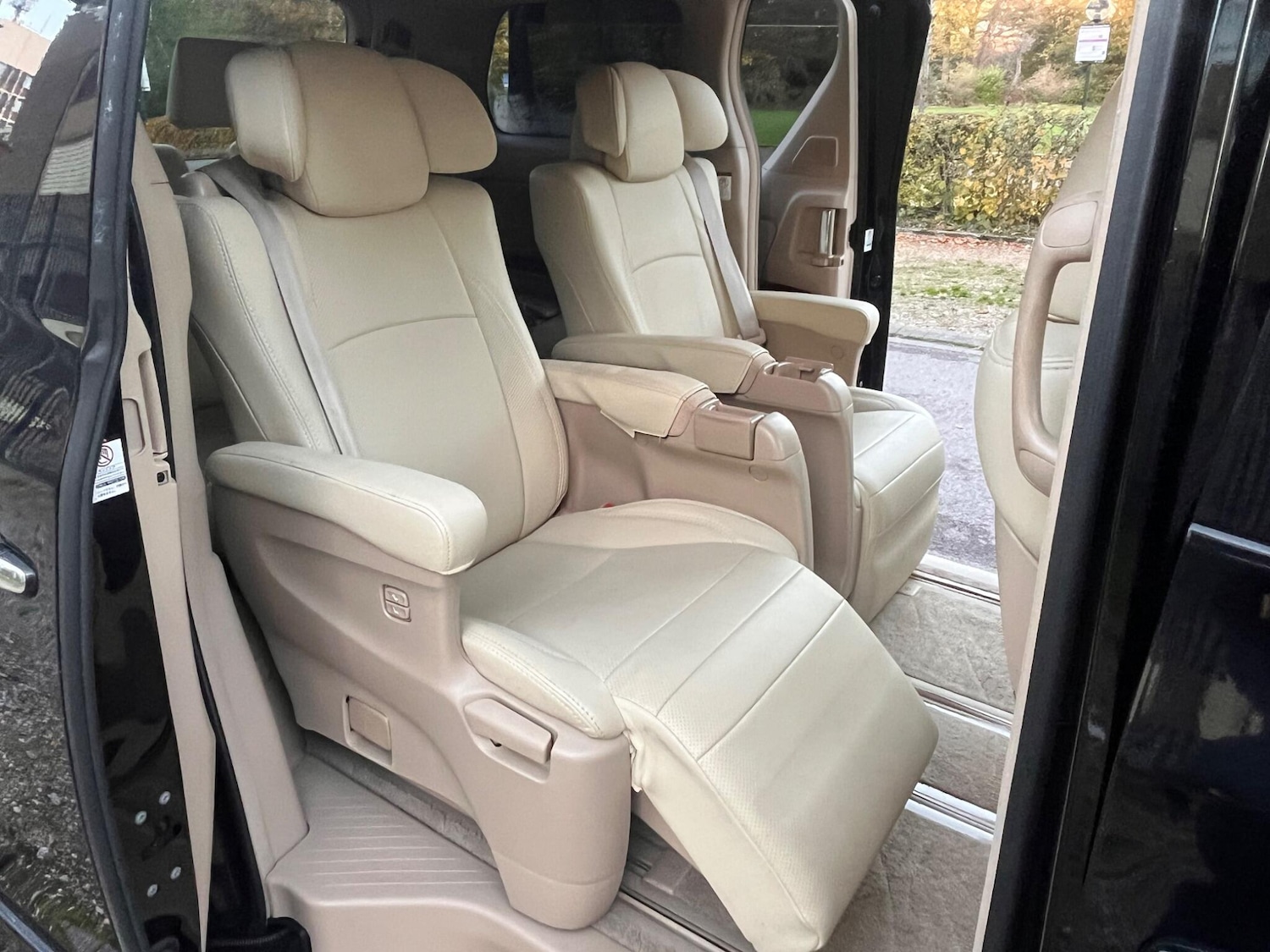 Used Toyota Vellfire for sale - 76522369: Photo 37