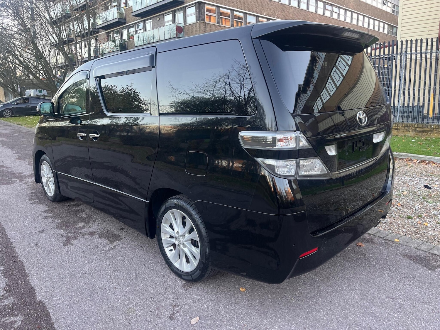 Used Toyota Vellfire for sale - 76522369: Photo 4