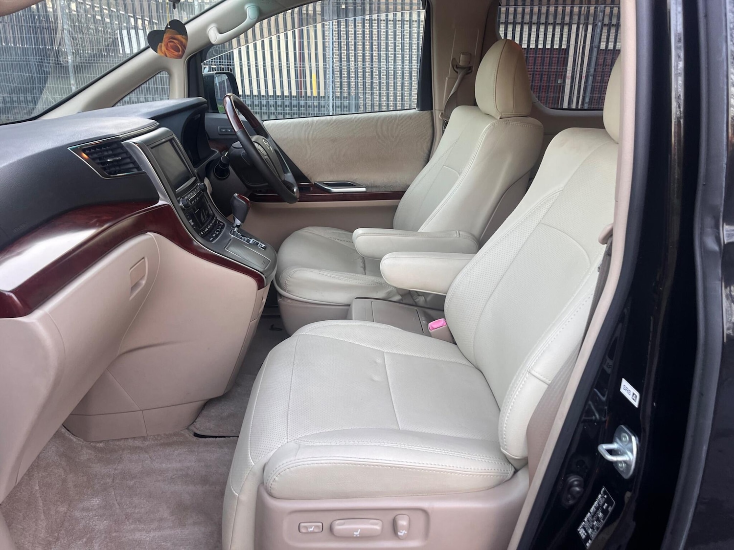 Used Toyota Vellfire for sale - 76522369: Photo 48