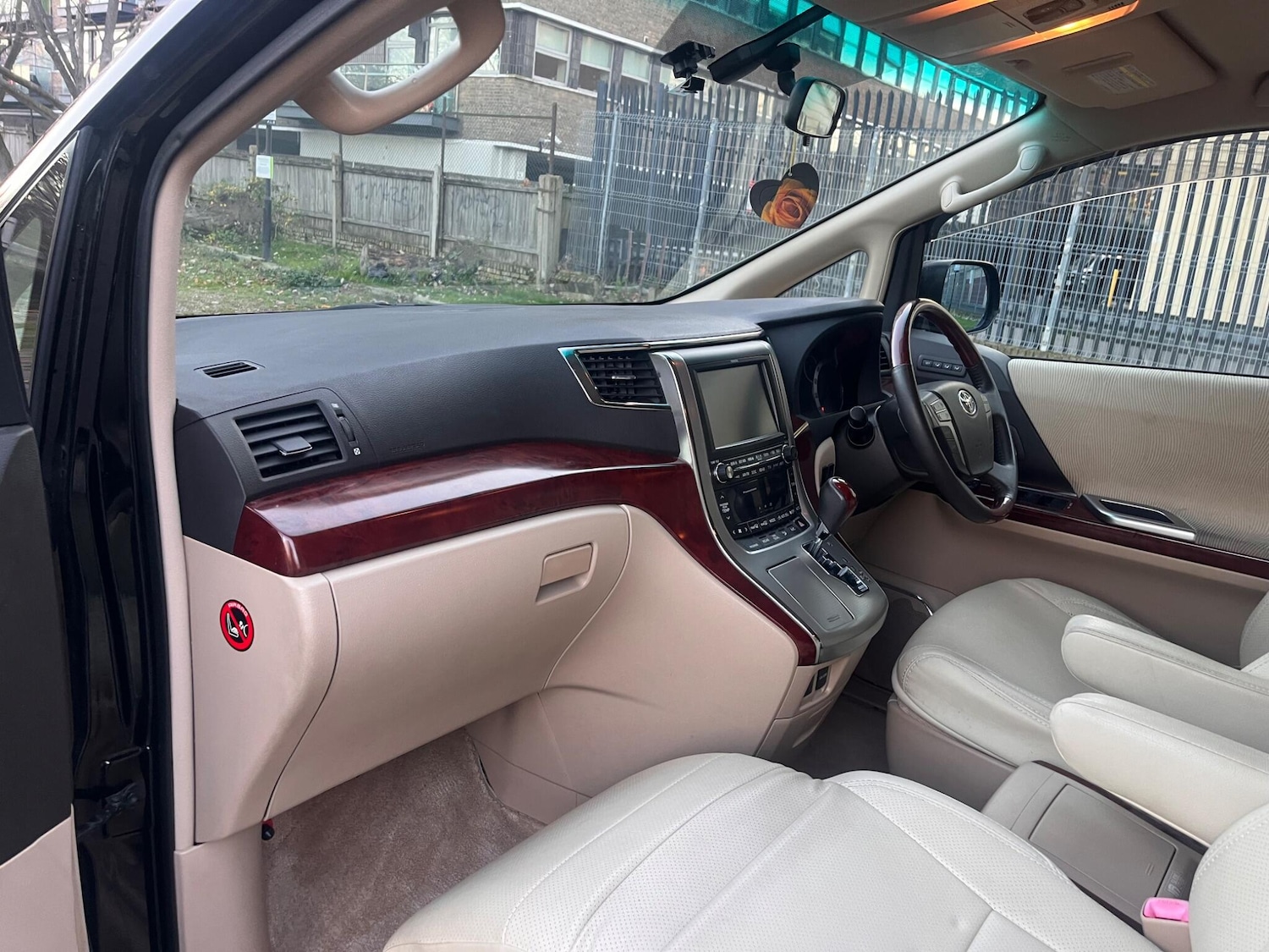 Used Toyota Vellfire for sale - 76522369: Photo 50