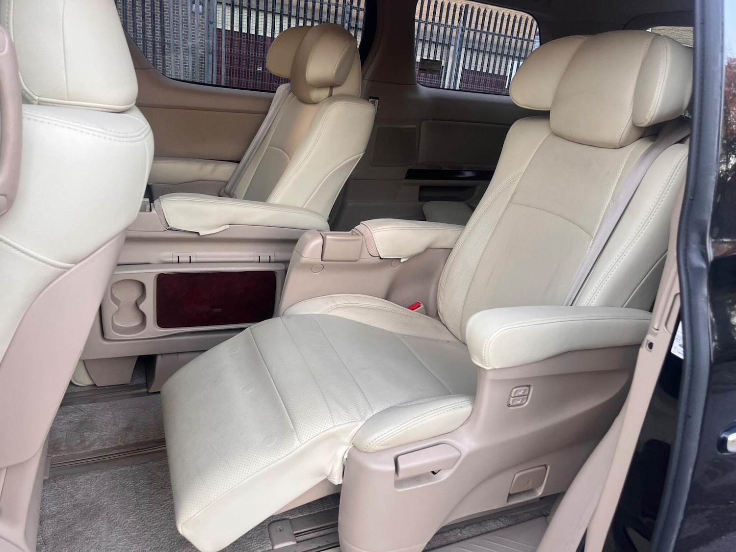 Used Toyota Vellfire for sale - 76522369: Photo 51