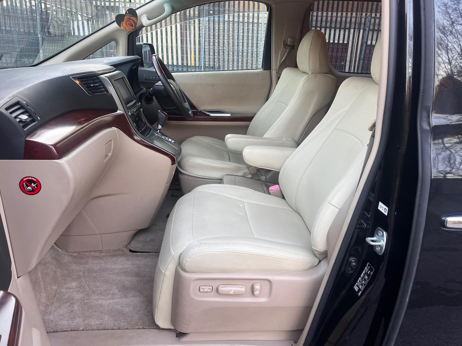 Used Toyota Vellfire for sale - 76522369: Photo 6