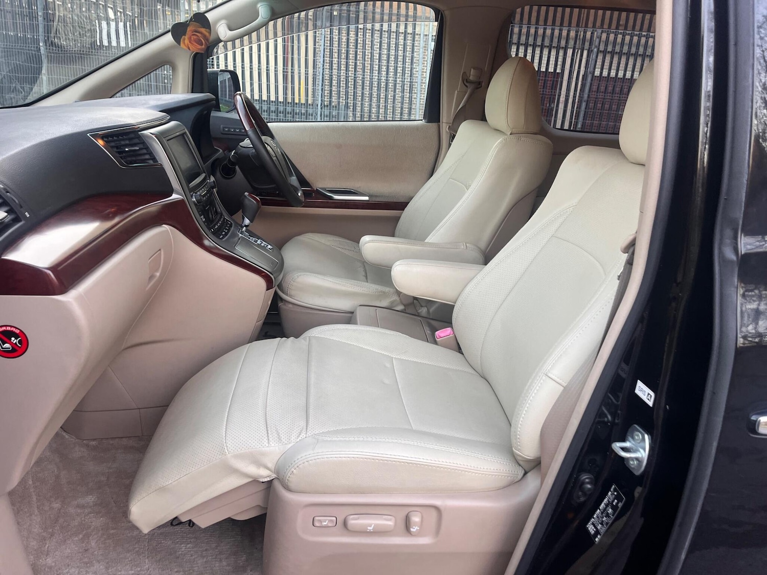 Used Toyota Vellfire for sale - 76522369: Photo 8