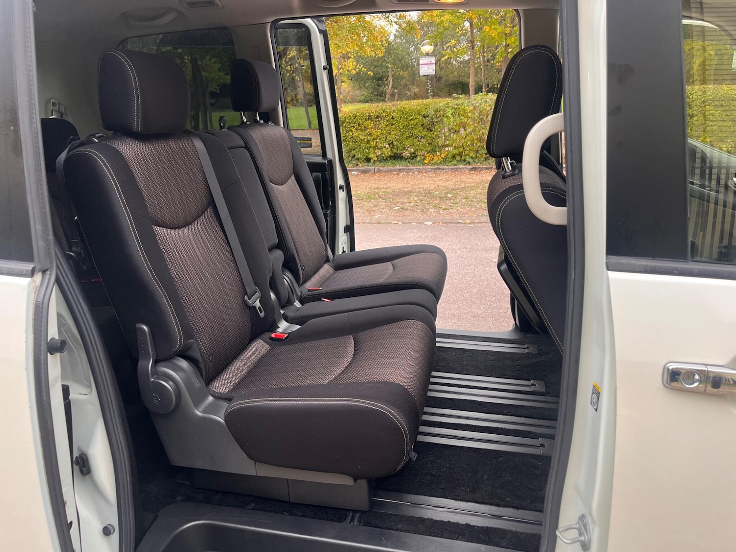 Used Nissan Serena for sale - 76441374: Photo 13