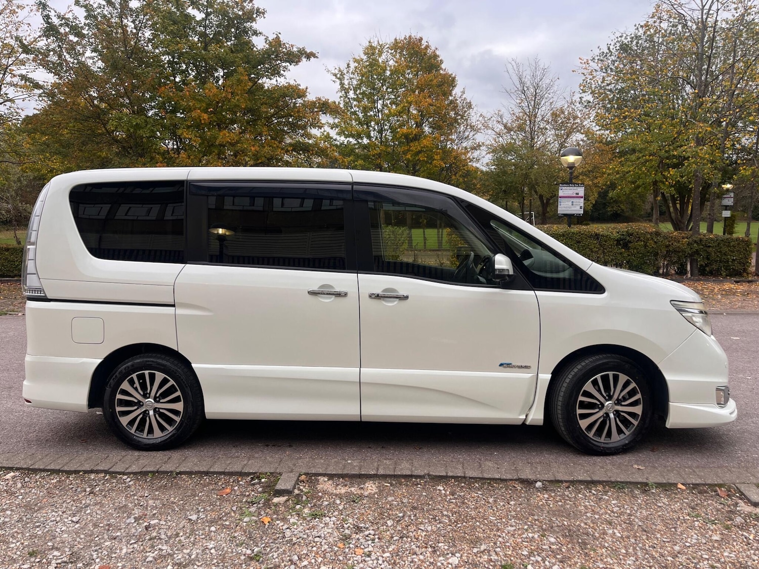 Used Nissan Serena for sale - 76441374: Photo 17