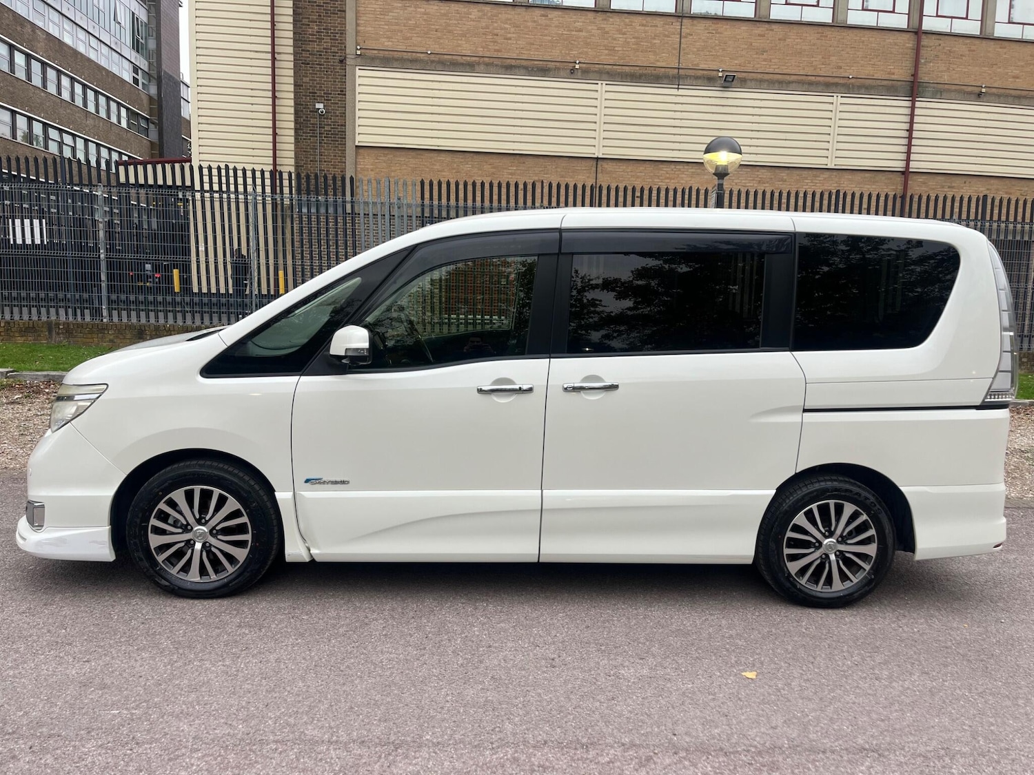 Used Nissan Serena for sale - 76441374: Photo 25