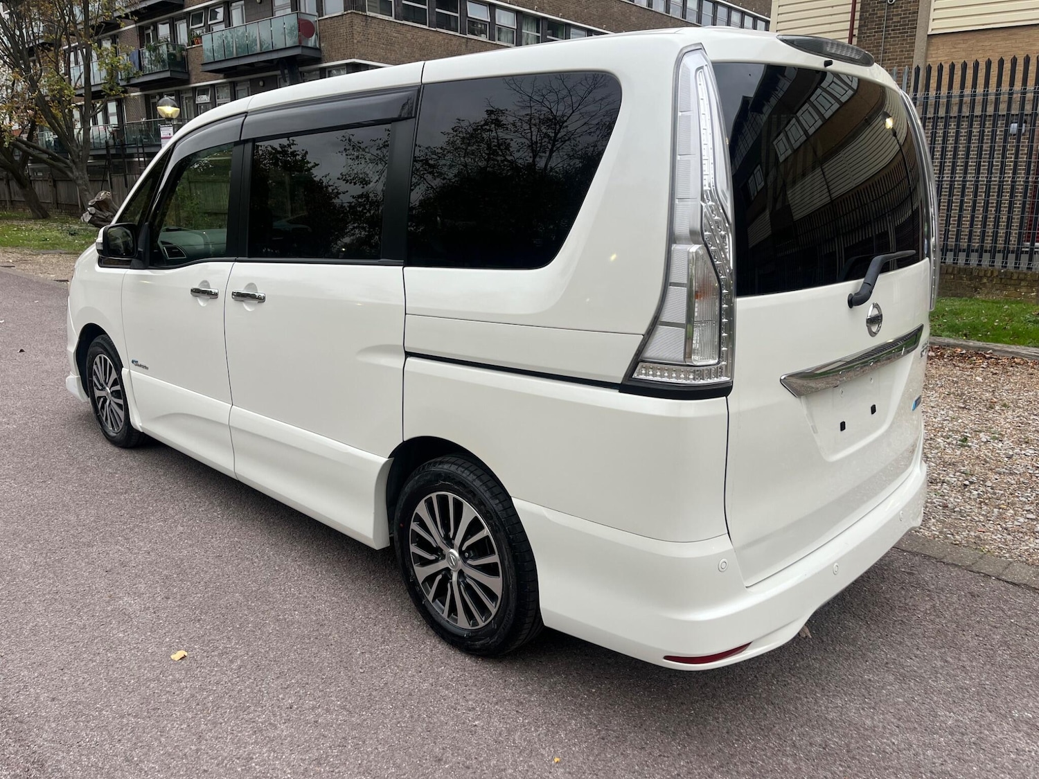Used Nissan Serena for sale - 76441374: Photo 26