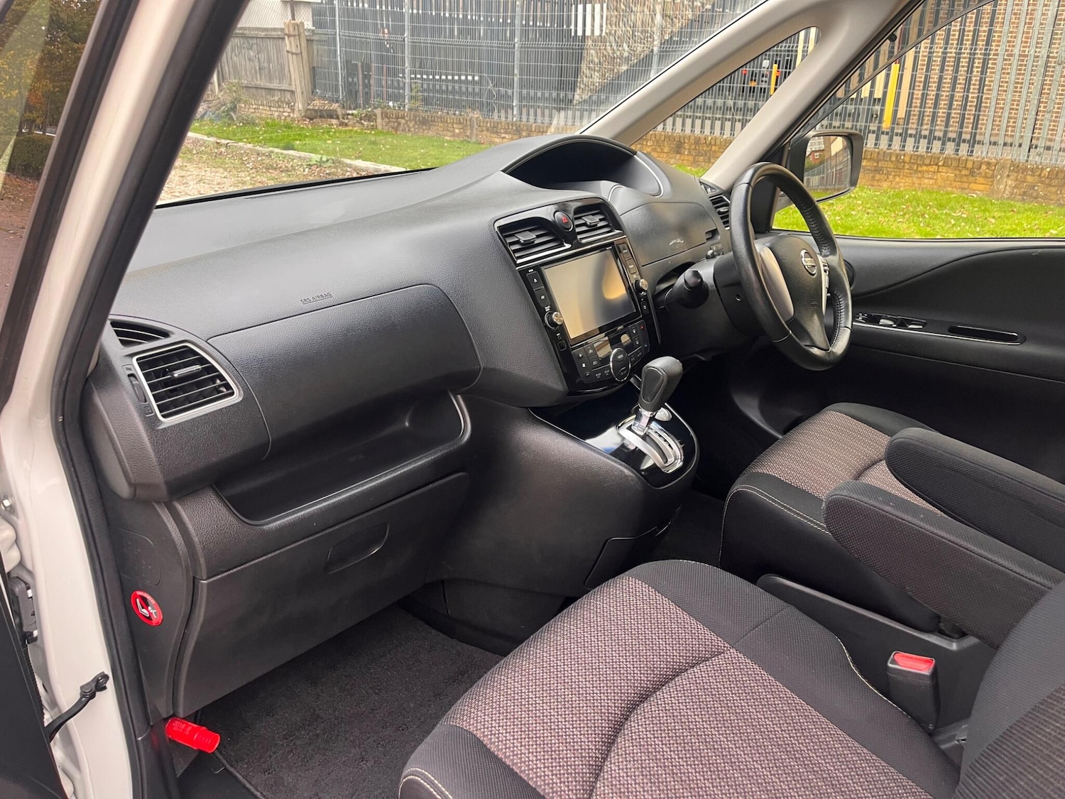 Used Nissan Serena for sale - 76441374: Photo 30