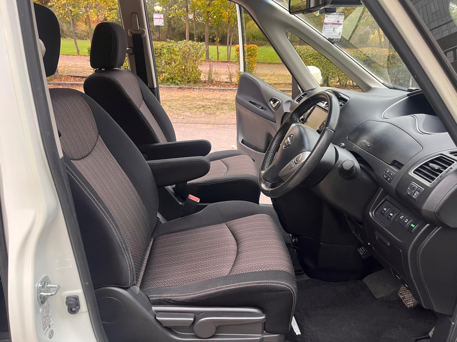 Used Nissan Serena for sale - 76441374: Photo 34