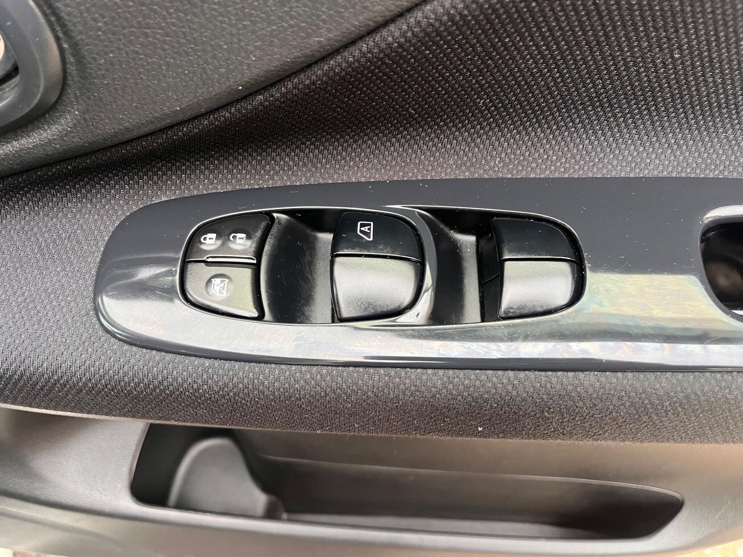 Used Nissan Serena for sale - 76441374: Photo 35