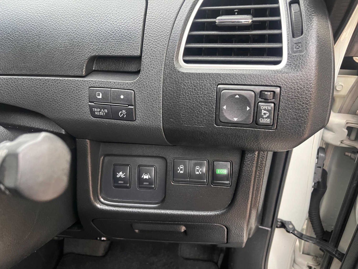 Used Nissan Serena for sale - 76441374: Photo 36