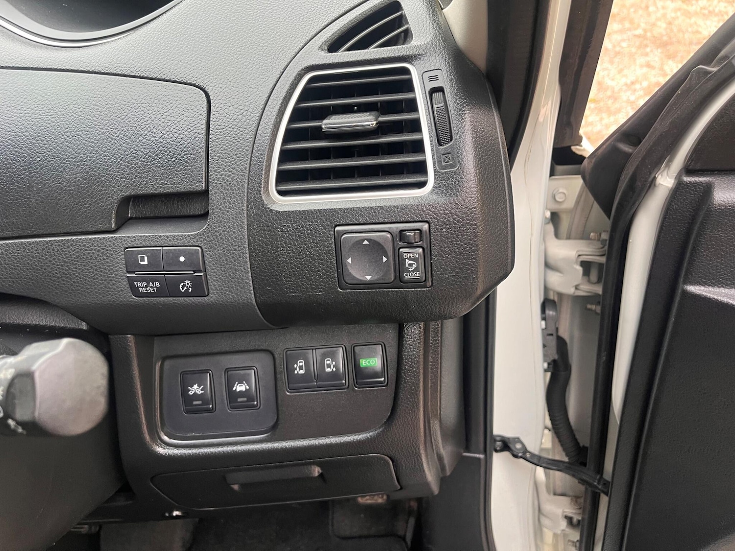 Used Nissan Serena for sale - 76441374: Photo 38