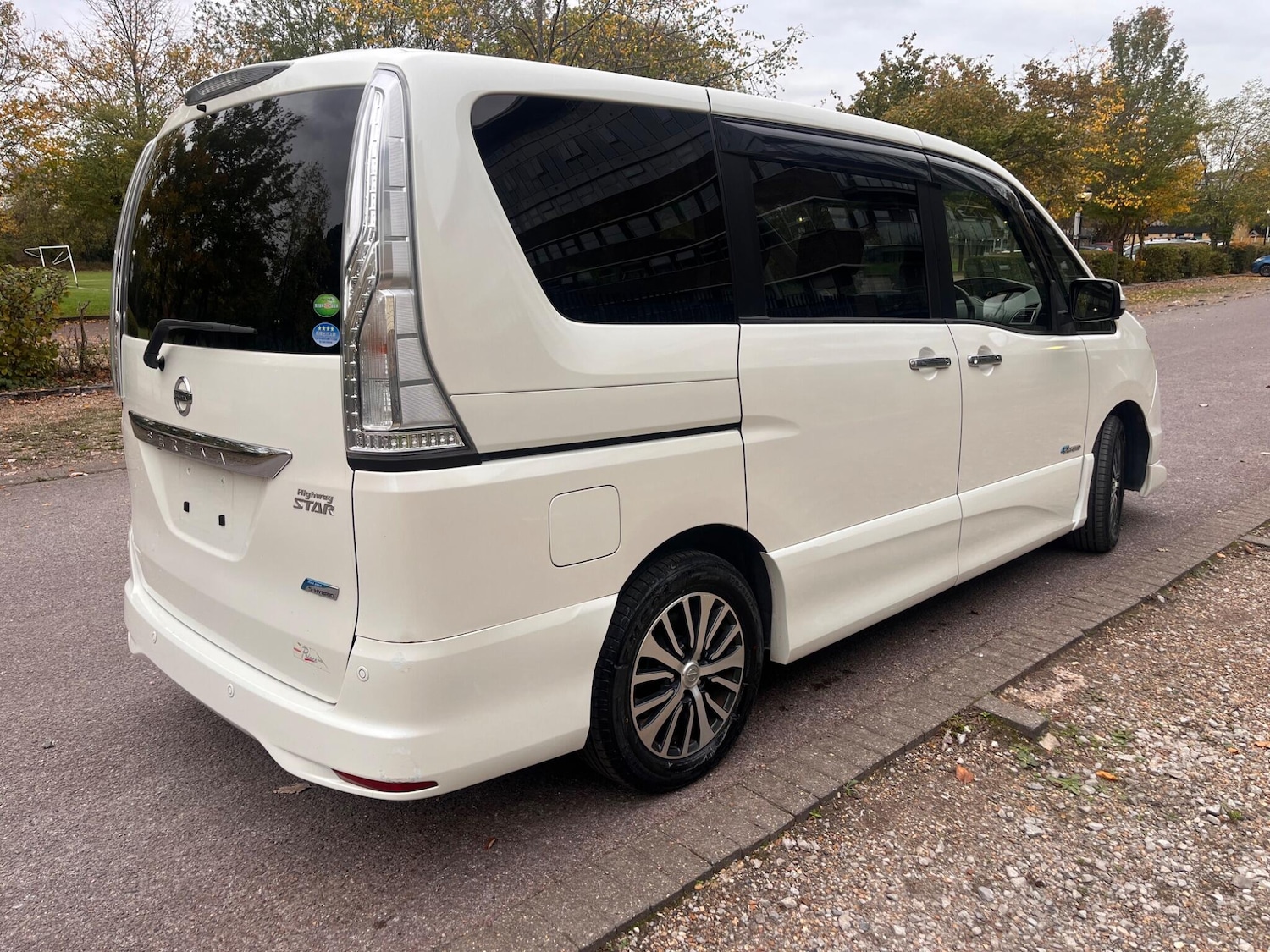 Used Nissan Serena for sale - 76441374: Photo 4