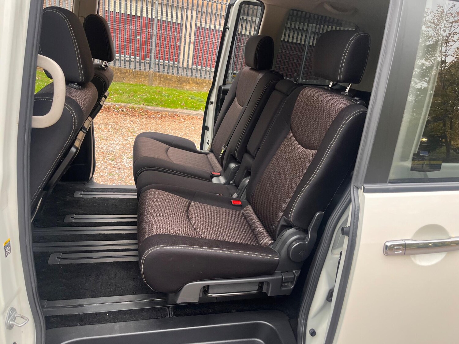 Used Nissan Serena for sale - 76441374: Photo 42