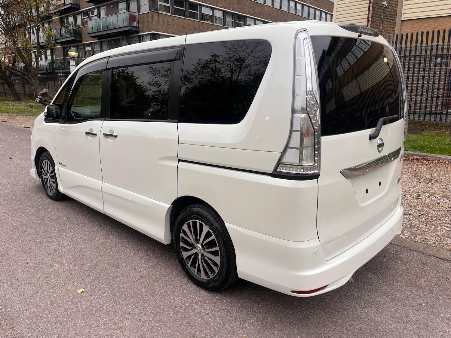 Used Nissan Serena for sale - 76441374: Photo 9