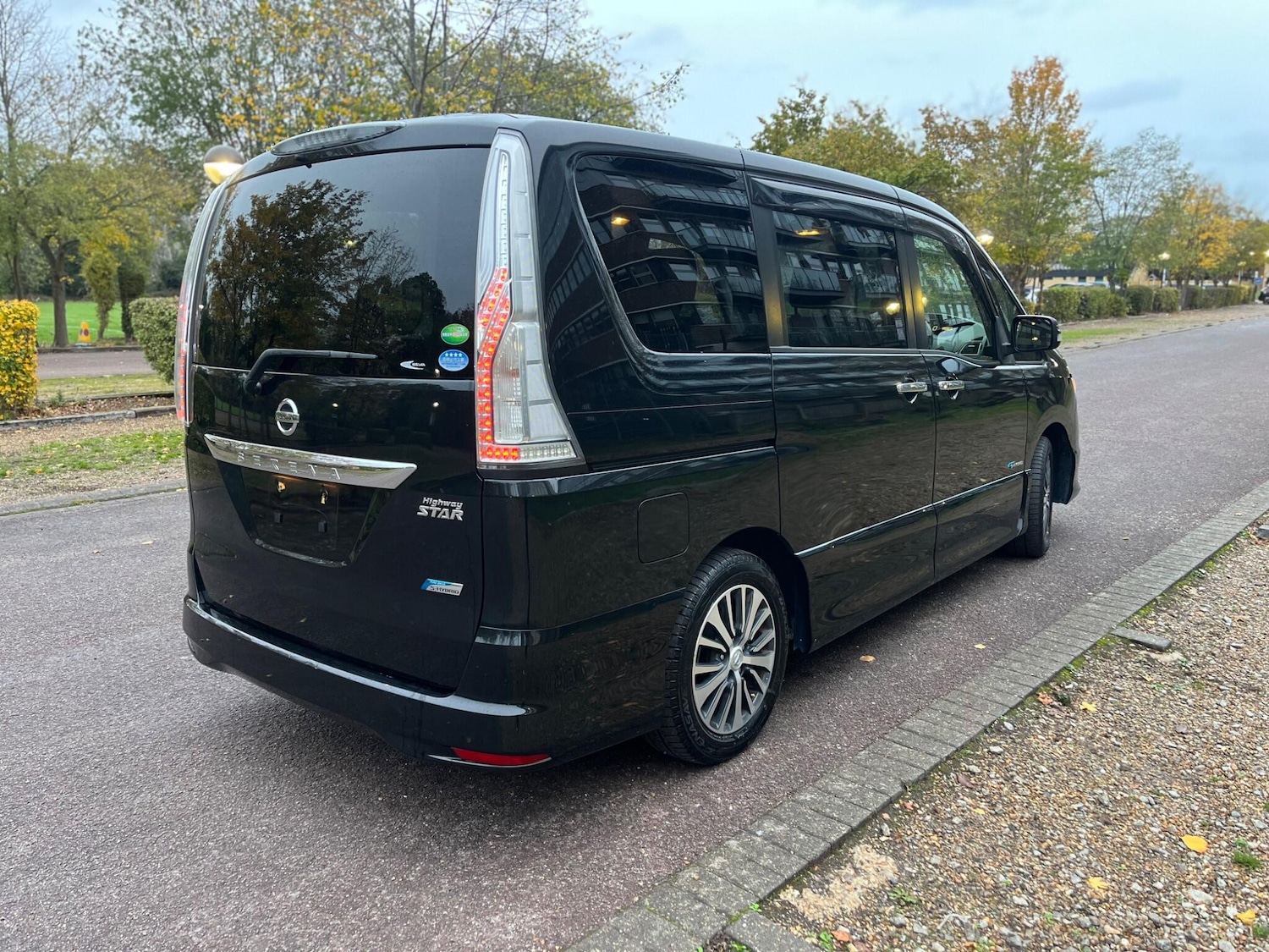 Used Nissan Serena for sale - 76432248: Photo 11