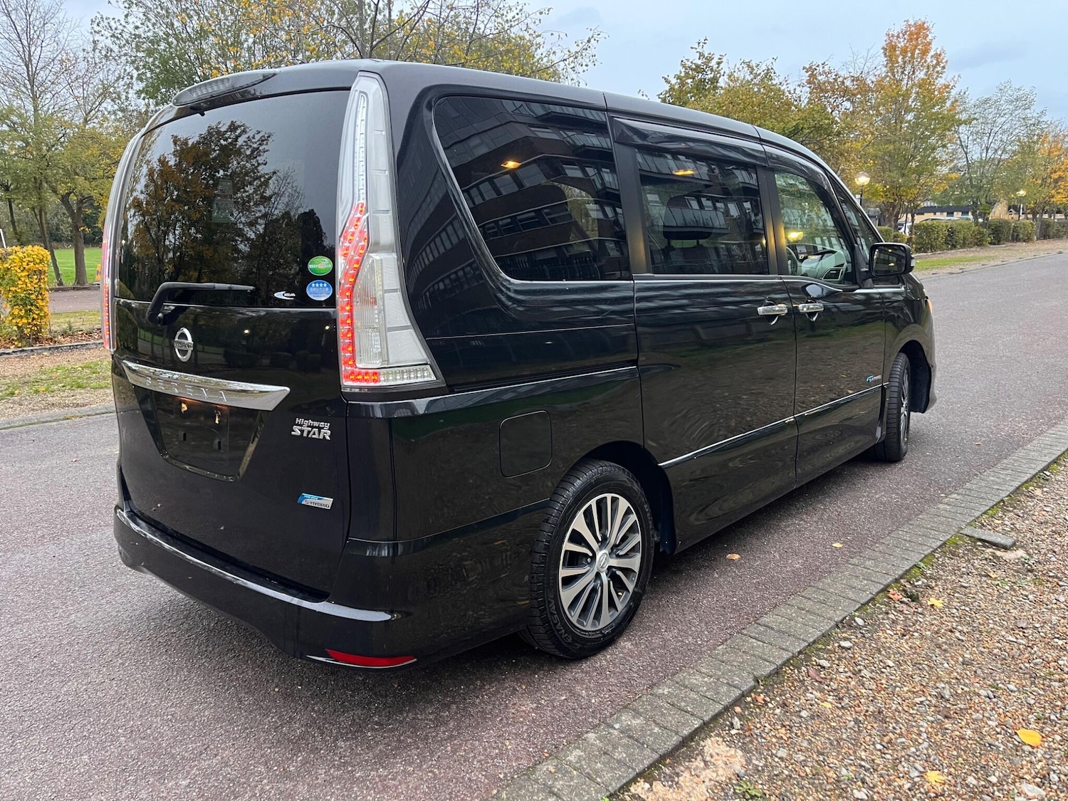 Used Nissan Serena for sale - 76432248: Photo 12