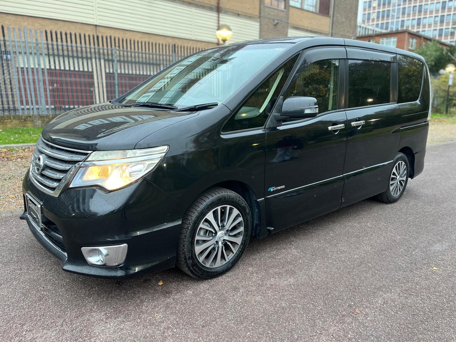 Used Nissan Serena for sale - 76432248: Photo 16