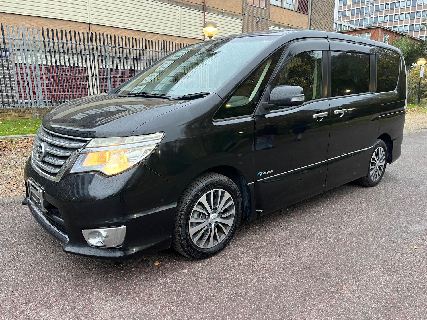 Used Nissan Serena for sale - 76432248: Photo 17
