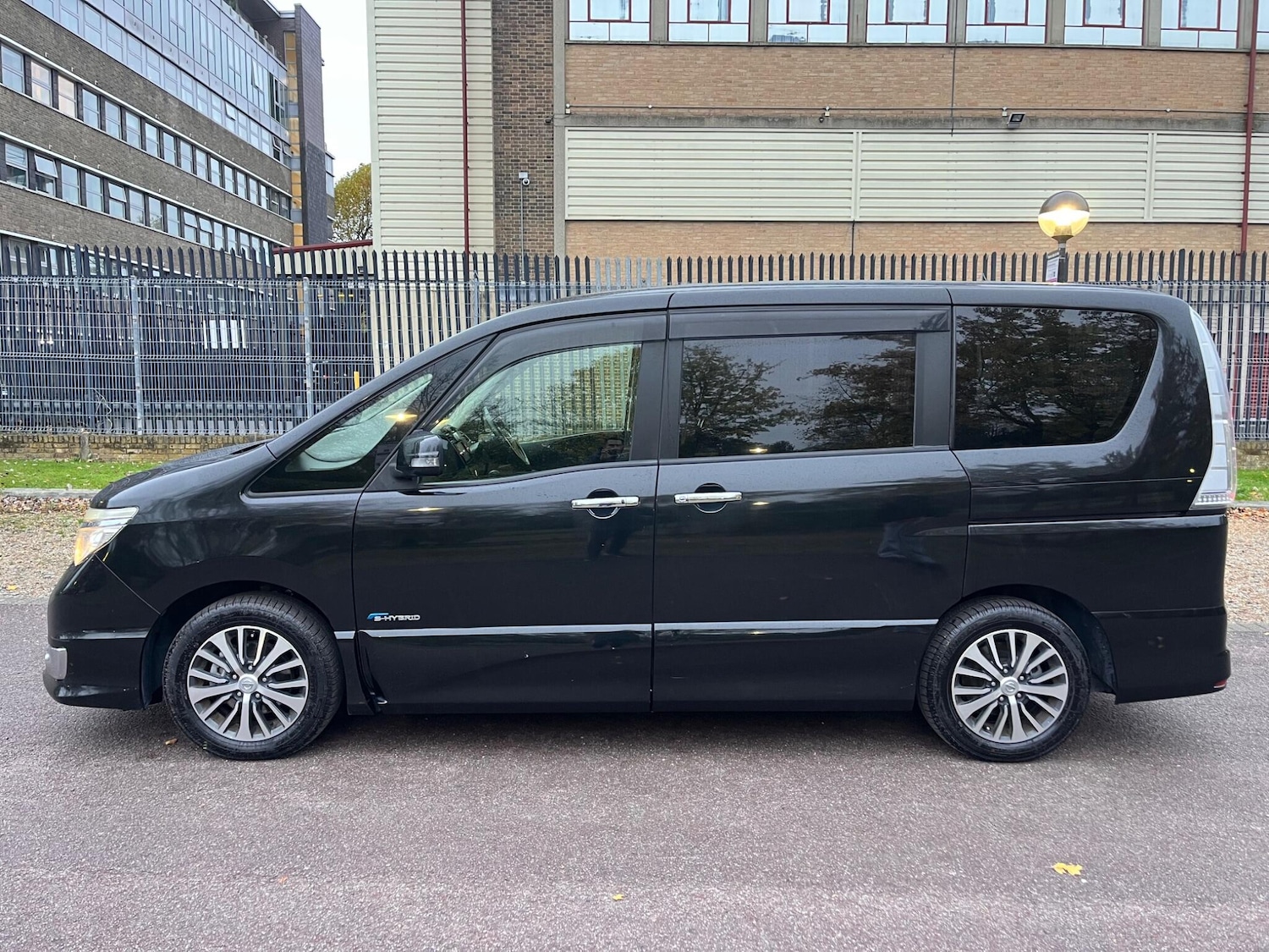 Used Nissan Serena for sale - 76432248: Photo 18