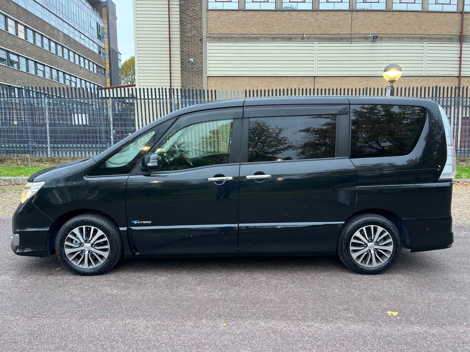 Used Nissan Serena for sale - 76432248: Photo 19