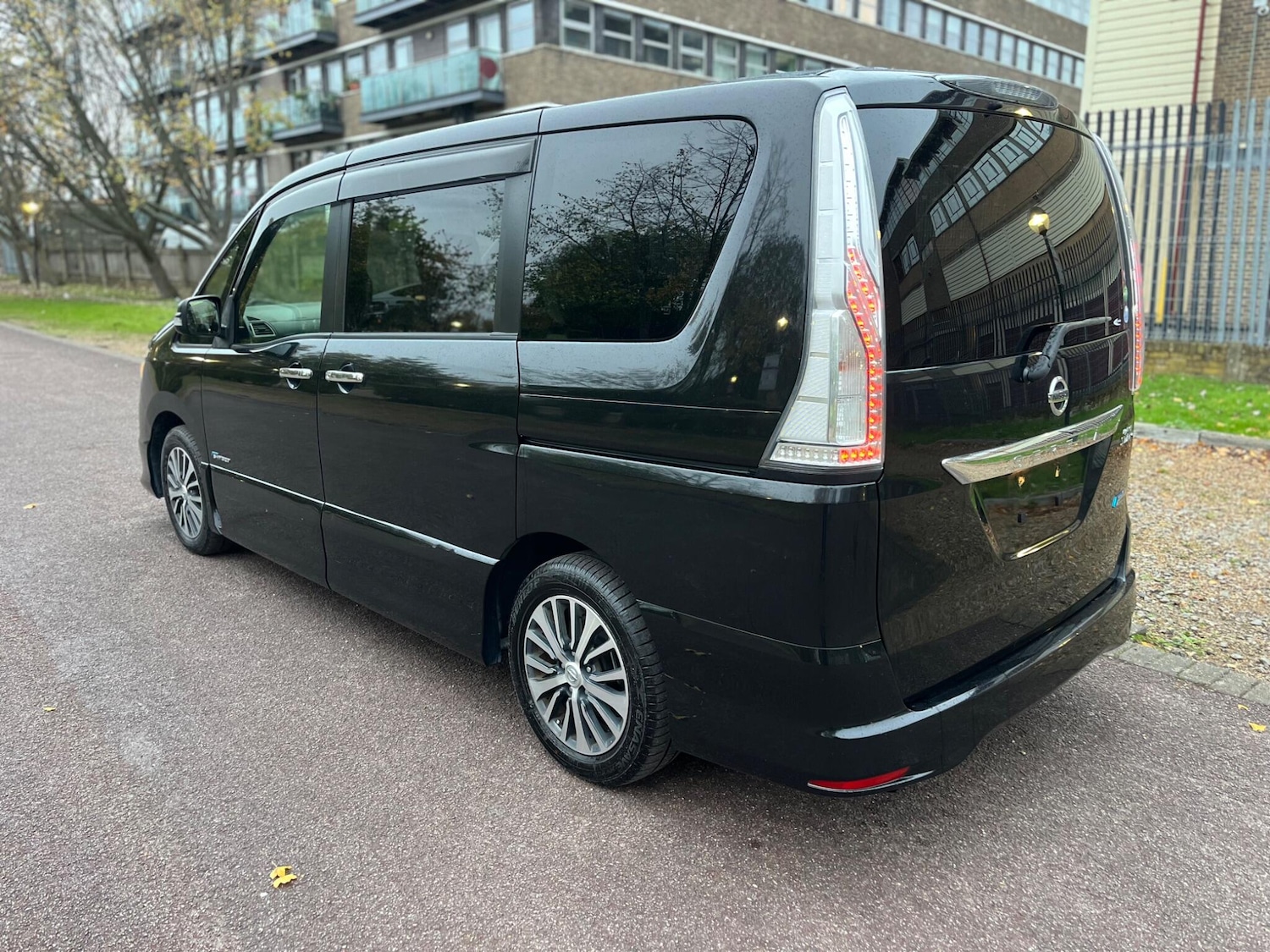 Used Nissan Serena for sale - 76432248: Photo 20