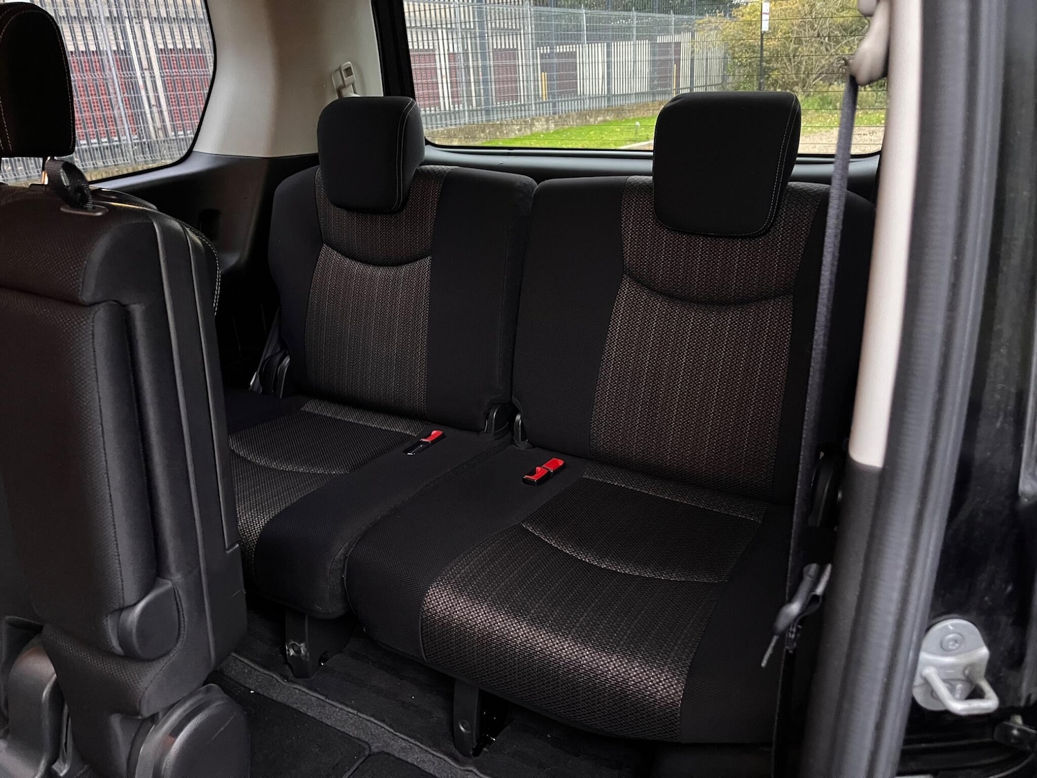 Used Nissan Serena for sale - 76432248: Photo 23