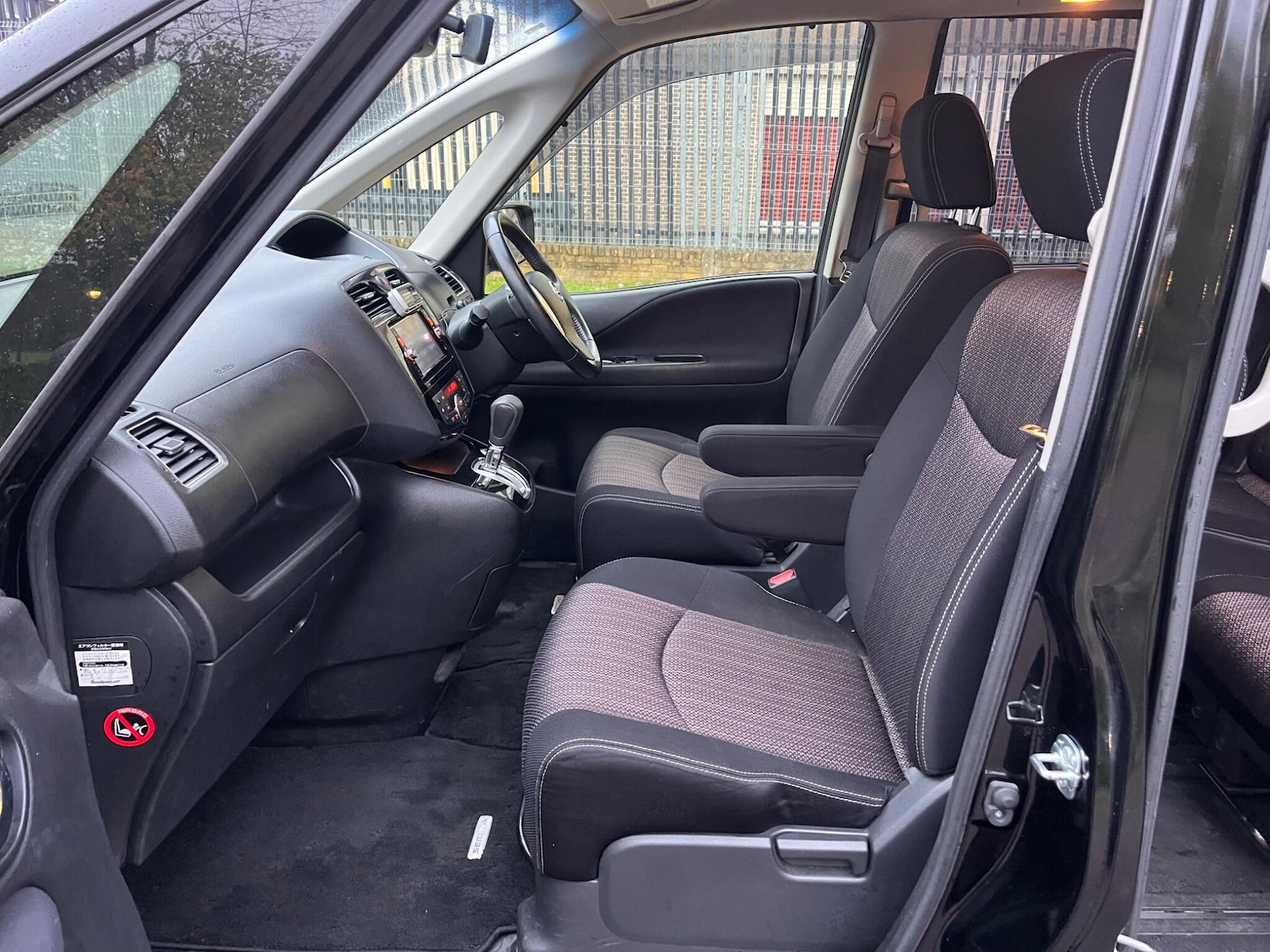 Used Nissan Serena for sale - 76432248: Photo 25