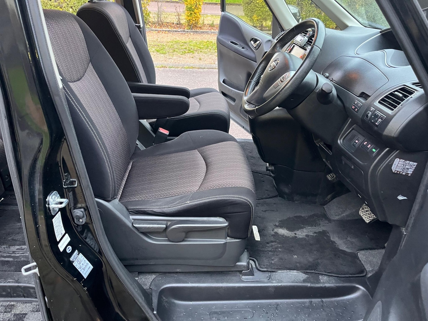 Used Nissan Serena for sale - 76432248: Photo 26